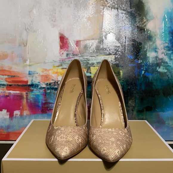 Michael Kors Claire Pump Embossed Leather Pumps - Picture 5 of 9